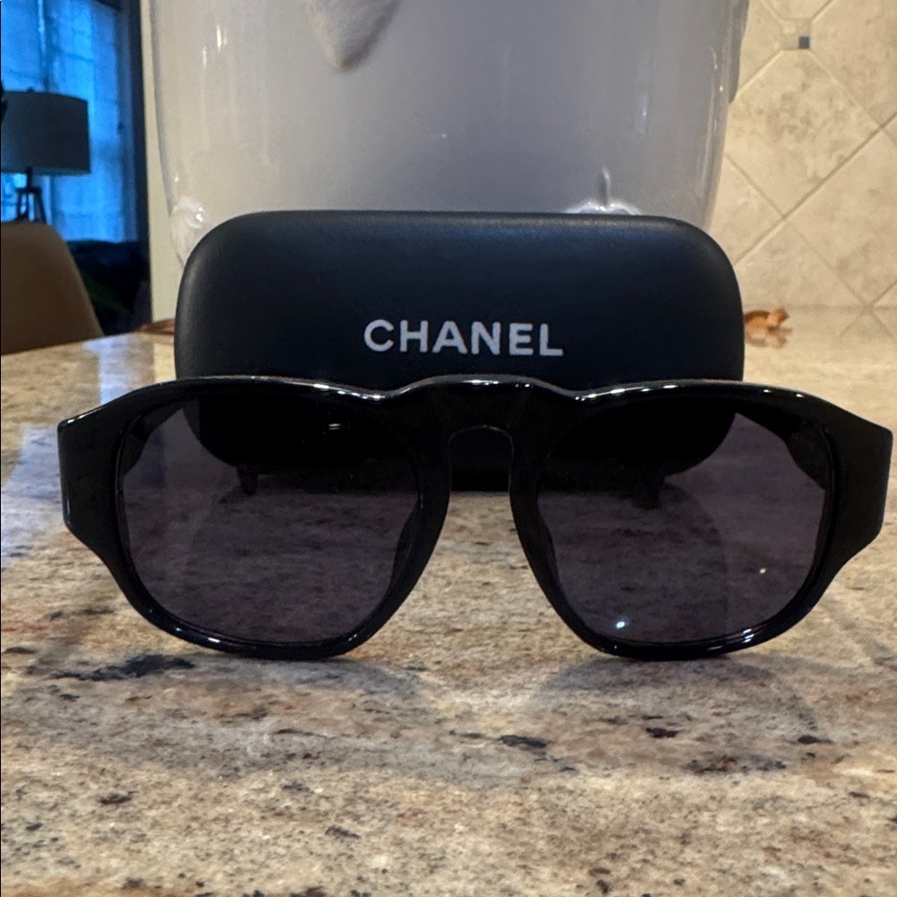 Chanel Vintage Sunglasses Black w/Silvertone Lens - Picture 4 of 14